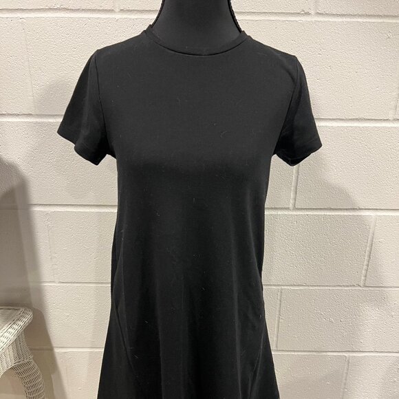 Zara Small Graphic Tee – Everyday Casual Look - Picture 1 of 5